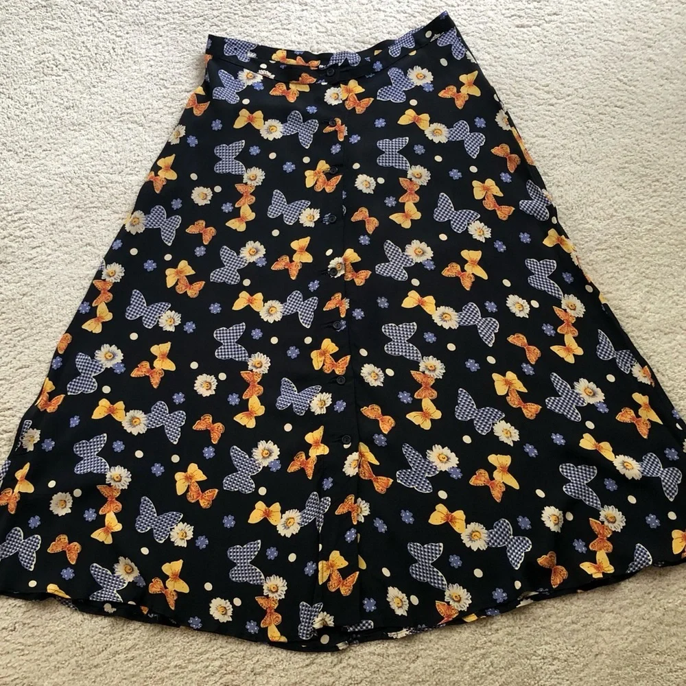Butterflies & Daisies Skirt - buttons down the front, just as pretty as can be! - Picture 10 of 10